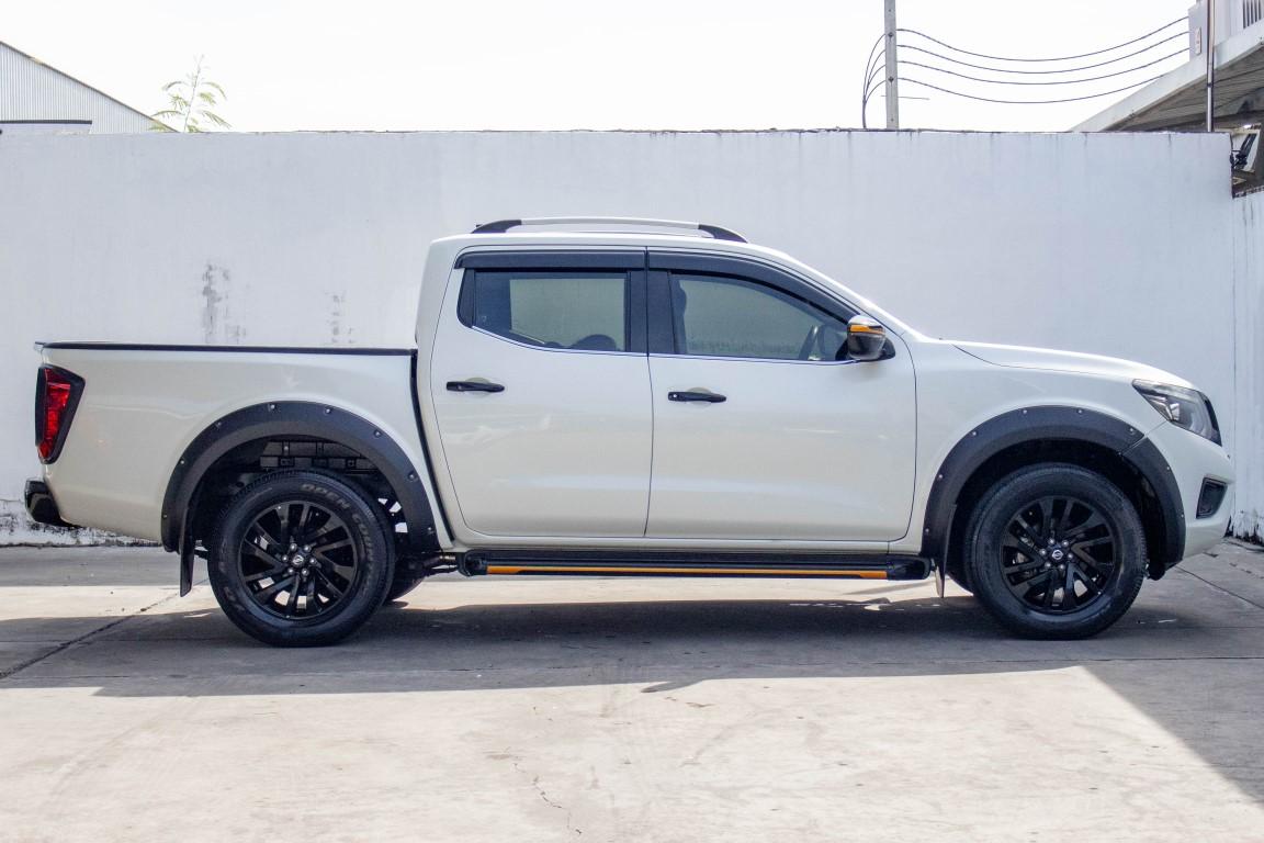 Nissan Navara Doublecab Calibre 2.5E Black Edition II M/T 2019 *LK0580*